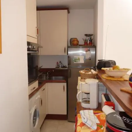 Sleeps 4 Air Con Appartamento *