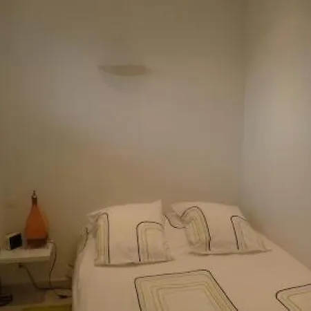 Sleeps 4 Air Con *